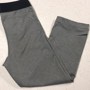 Nike Pro Cool Capris - XSMALL - WORN
